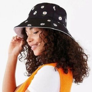Alice & Olivia X Fabfitfun Reversible‎ Bucket Hat